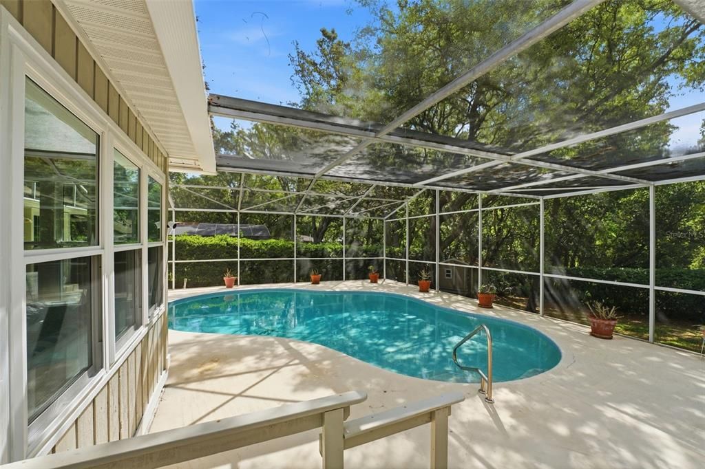 En Venta: $695,000 (4 camas, 2 baños, 2500 Pies cuadrados)