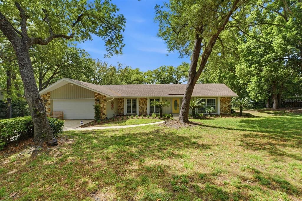 En Venta: $695,000 (4 camas, 2 baños, 2500 Pies cuadrados)