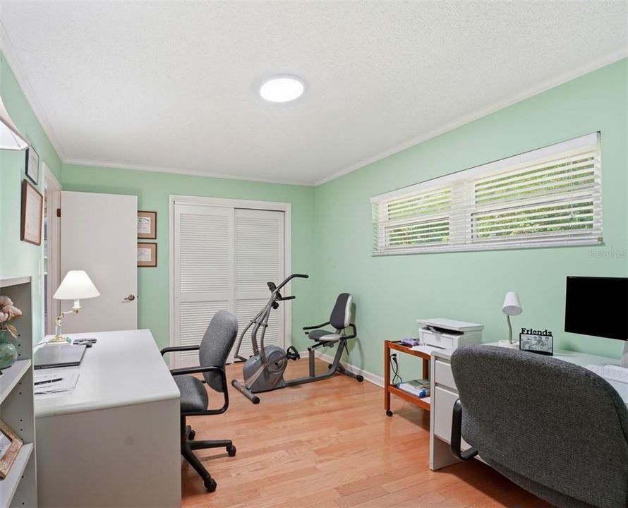 En Venta: $695,000 (4 camas, 2 baños, 2500 Pies cuadrados)