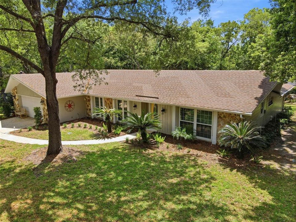 En Venta: $695,000 (4 camas, 2 baños, 2500 Pies cuadrados)