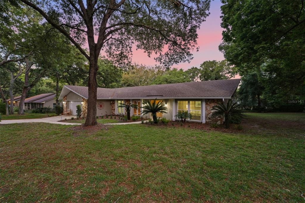 En Venta: $695,000 (4 camas, 2 baños, 2500 Pies cuadrados)