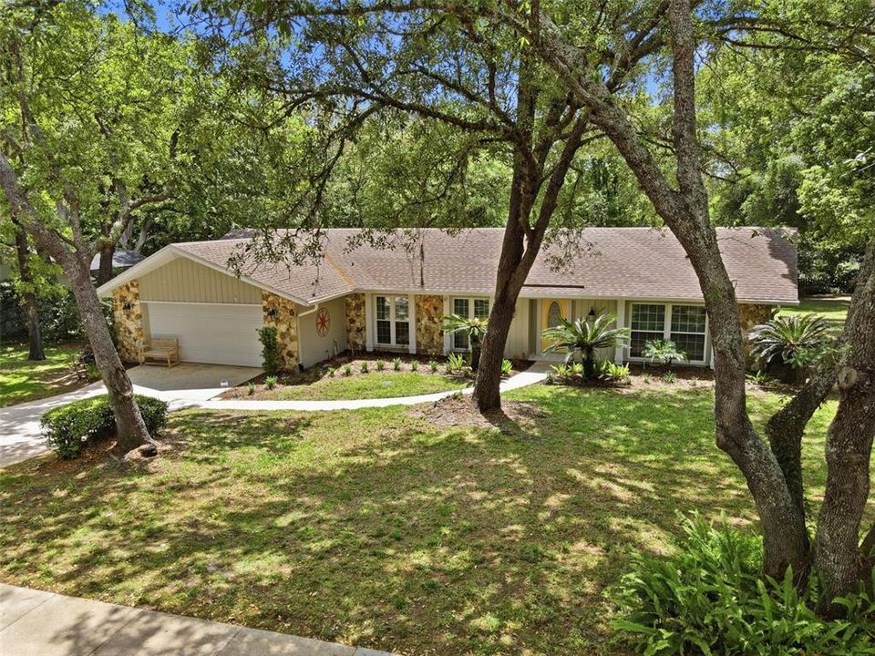 En Venta: $695,000 (4 camas, 2 baños, 2500 Pies cuadrados)