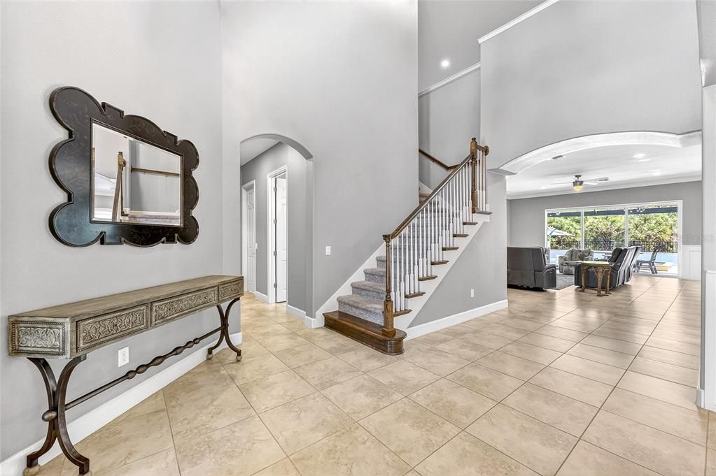 Activo con contrato: $1,295,000 (5 camas, 4 baños, 4657 Pies cuadrados)