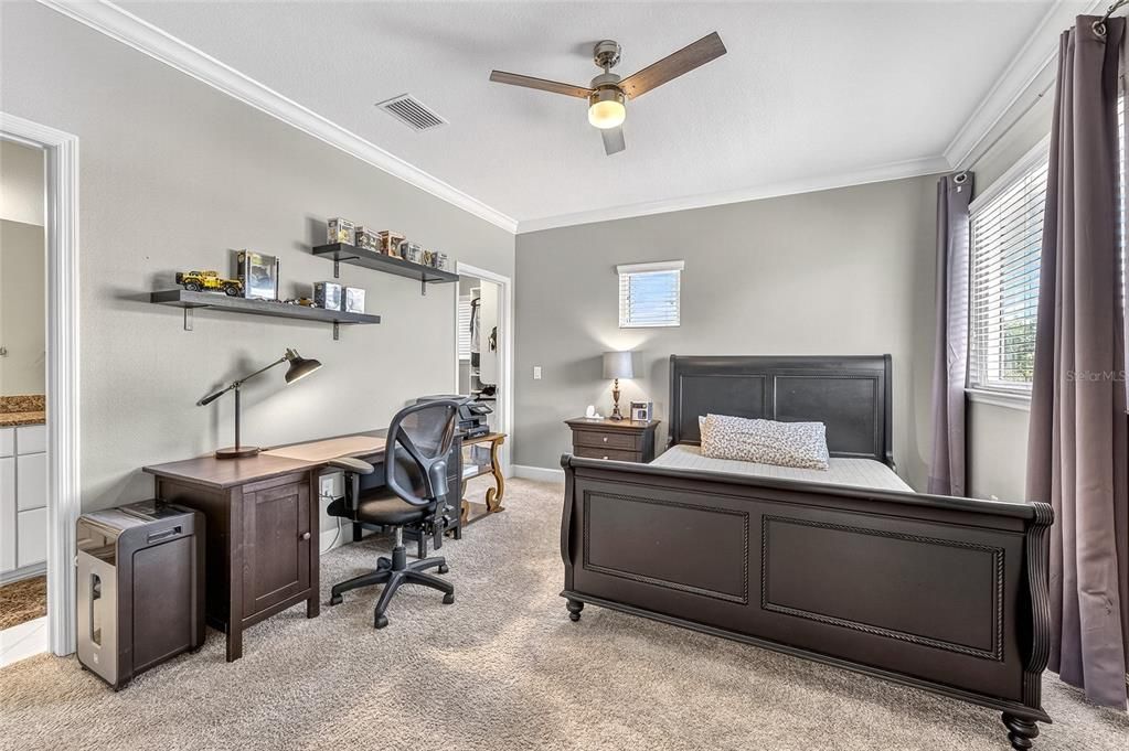 Activo con contrato: $1,295,000 (5 camas, 4 baños, 4657 Pies cuadrados)