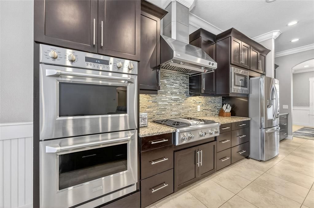 Activo con contrato: $1,295,000 (5 camas, 4 baños, 4657 Pies cuadrados)