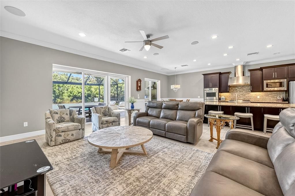 Activo con contrato: $1,295,000 (5 camas, 4 baños, 4657 Pies cuadrados)