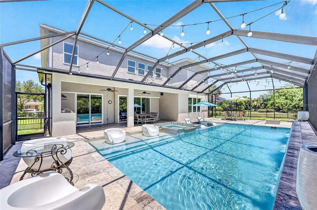 Activo con contrato: $1,295,000 (5 camas, 4 baños, 4657 Pies cuadrados)
