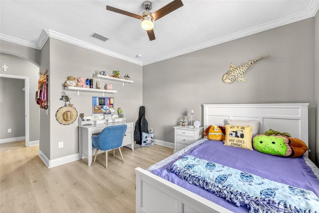 Activo con contrato: $1,295,000 (5 camas, 4 baños, 4657 Pies cuadrados)