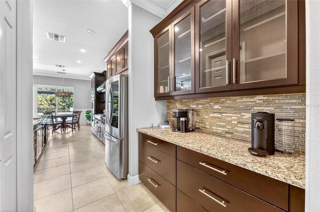 Activo con contrato: $1,295,000 (5 camas, 4 baños, 4657 Pies cuadrados)
