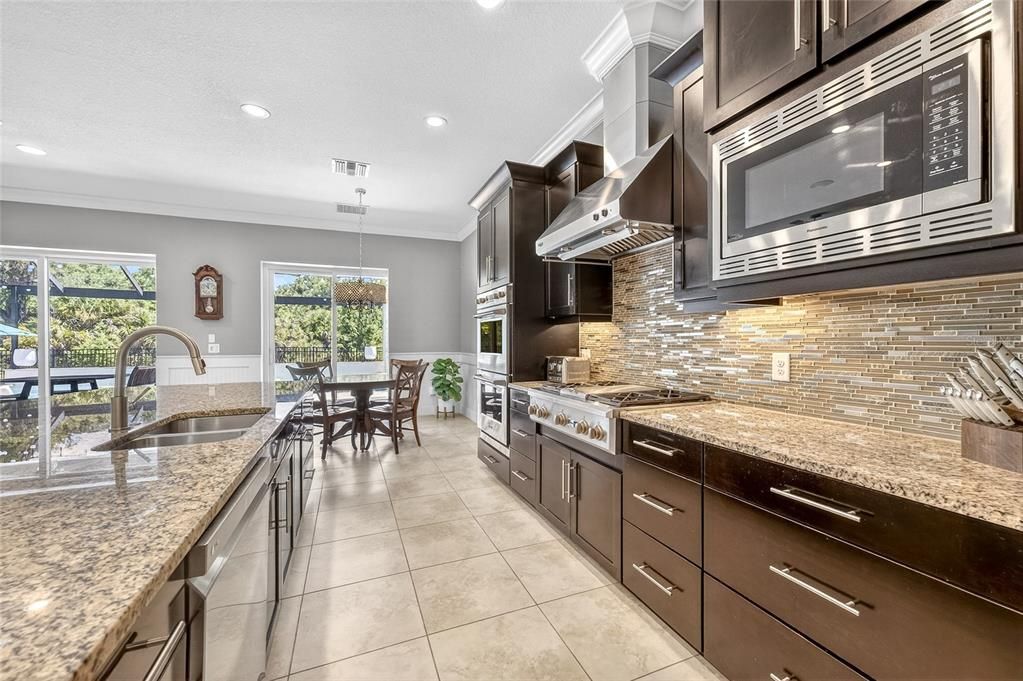 Activo con contrato: $1,295,000 (5 camas, 4 baños, 4657 Pies cuadrados)
