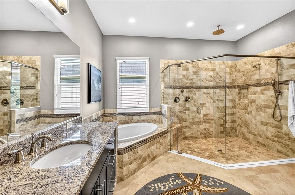 Activo con contrato: $1,295,000 (5 camas, 4 baños, 4657 Pies cuadrados)