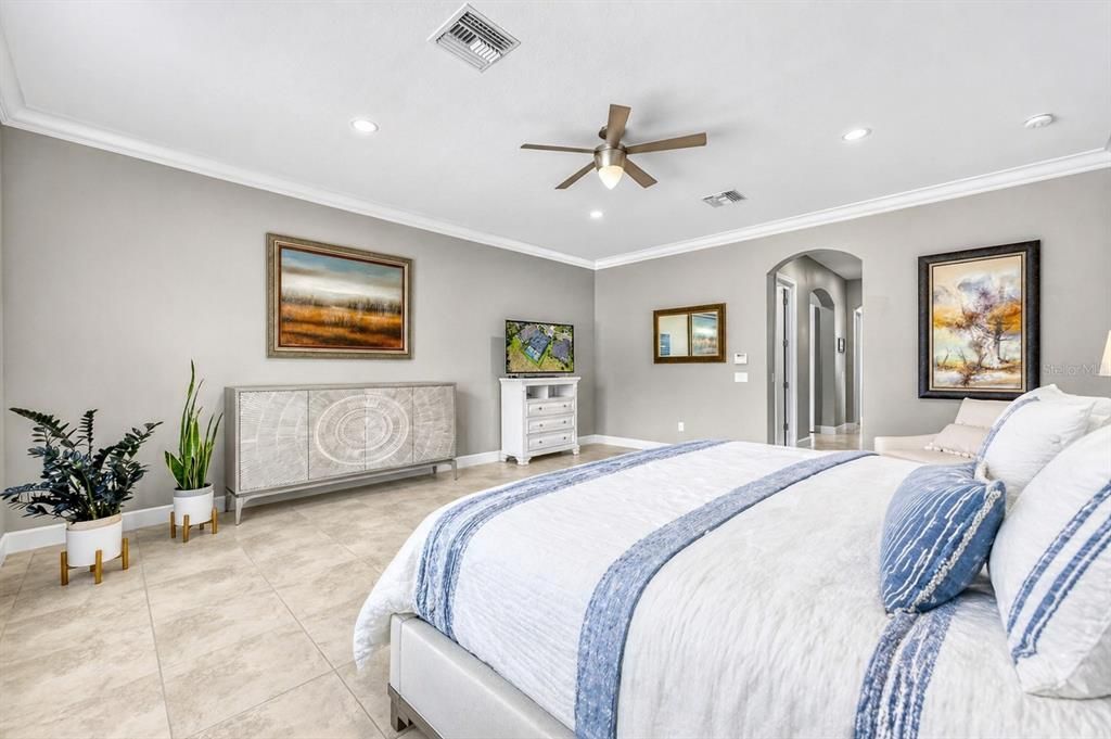 Activo con contrato: $1,295,000 (5 camas, 4 baños, 4657 Pies cuadrados)