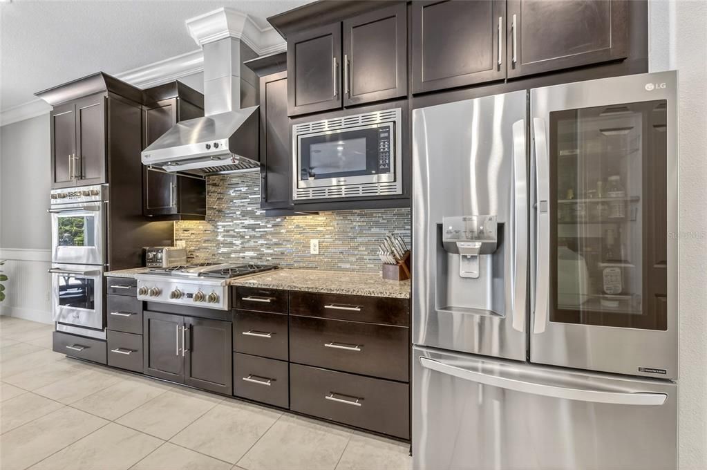 Activo con contrato: $1,295,000 (5 camas, 4 baños, 4657 Pies cuadrados)