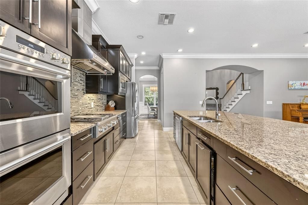 Activo con contrato: $1,295,000 (5 camas, 4 baños, 4657 Pies cuadrados)