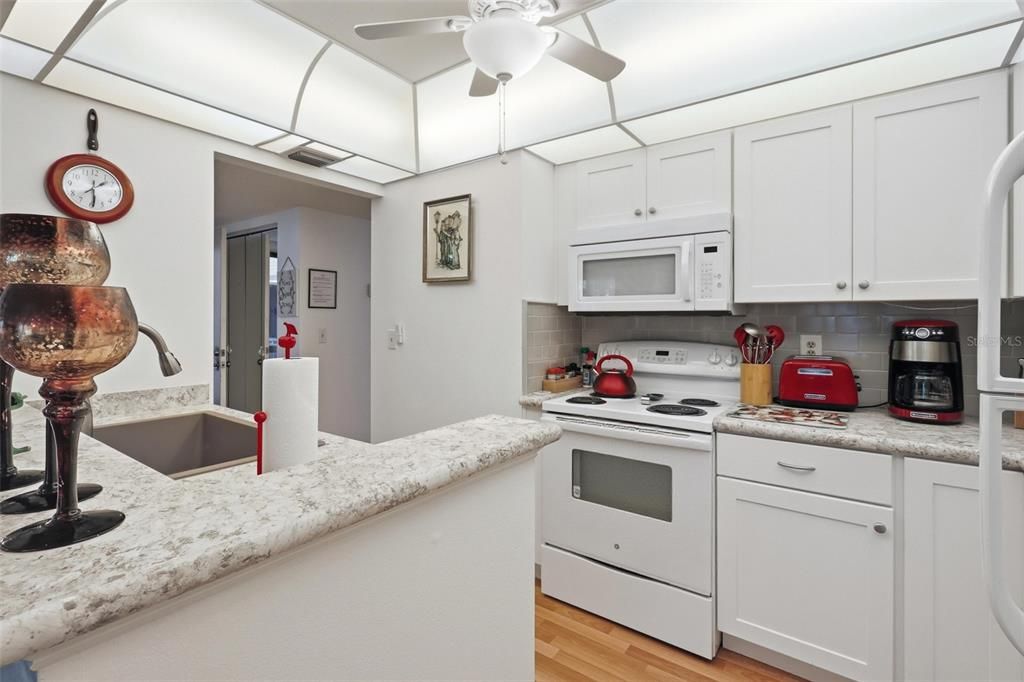 For Sale: $174,000 (2 beds, 2 baths, 897 Square Feet)