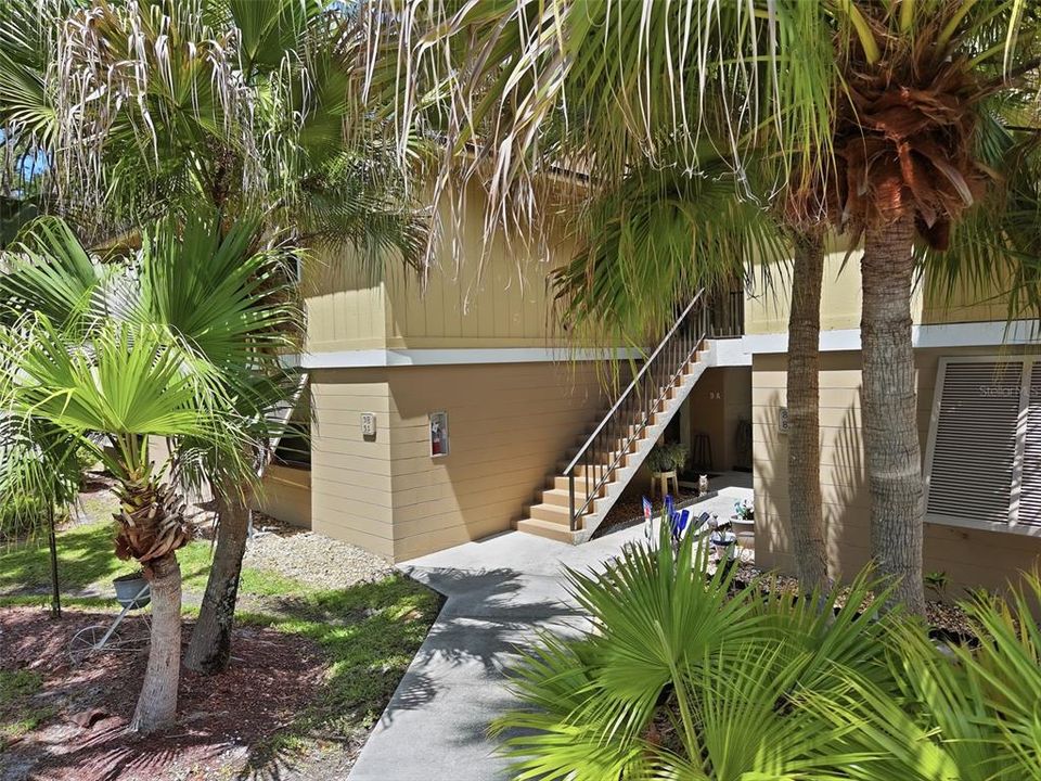 For Sale: $174,000 (2 beds, 2 baths, 897 Square Feet)