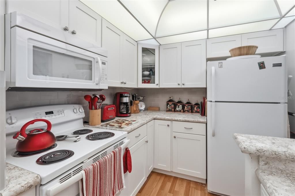 For Sale: $174,000 (2 beds, 2 baths, 897 Square Feet)