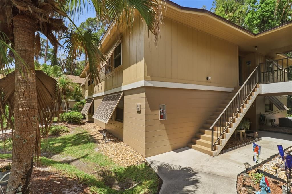 For Sale: $174,000 (2 beds, 2 baths, 897 Square Feet)