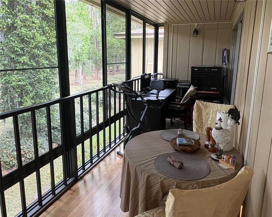 For Sale: $174,000 (2 beds, 2 baths, 897 Square Feet)