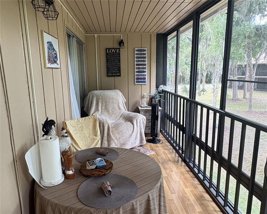 For Sale: $174,000 (2 beds, 2 baths, 897 Square Feet)