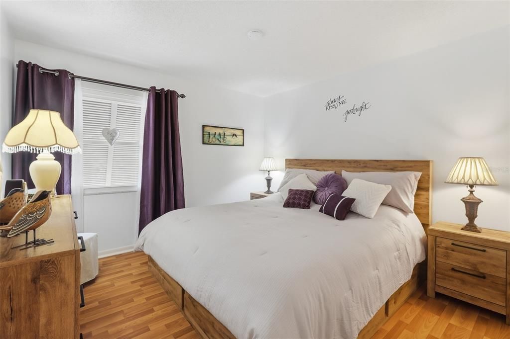 For Sale: $174,000 (2 beds, 2 baths, 897 Square Feet)