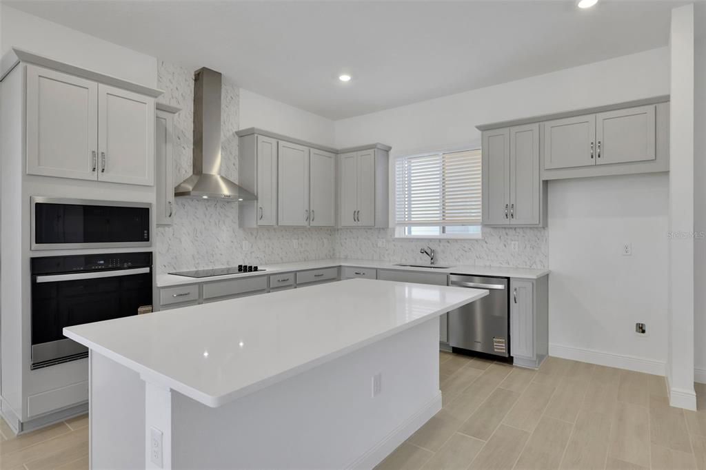 На продажу: $357,990 (3 спален, 2 ванн, 1767 Квадратных фут)