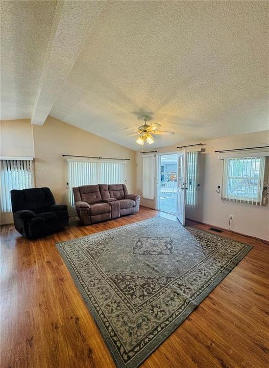 En Venta: $139,000 (2 camas, 2 baños, 1078 Pies cuadrados)