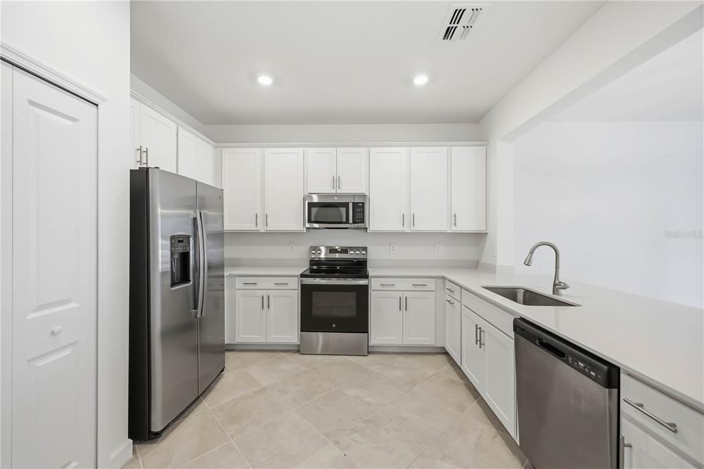 For Sale: $295,000 (3 beds, 2 baths, 1422 Square Feet)