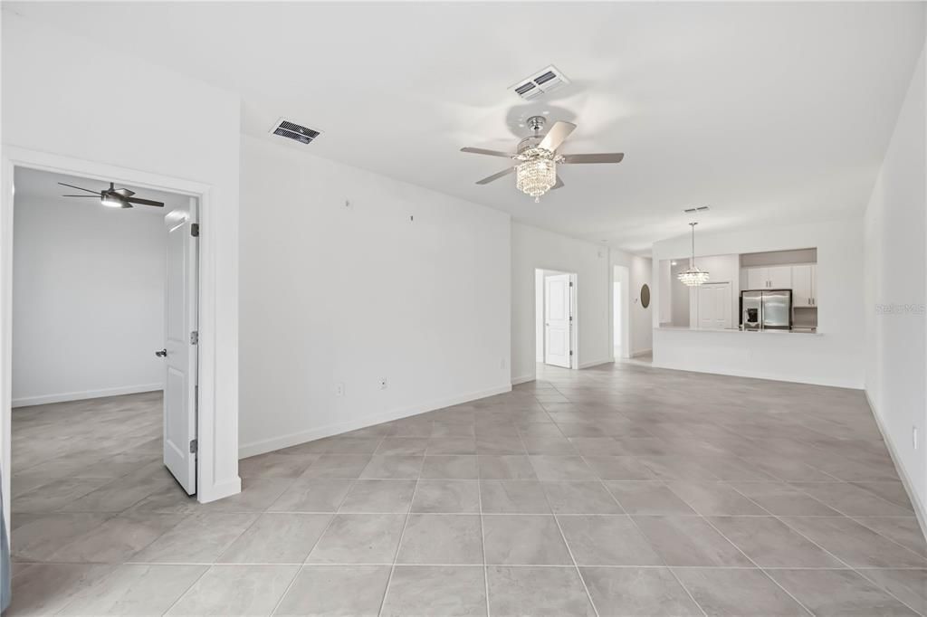 For Sale: $295,000 (3 beds, 2 baths, 1422 Square Feet)