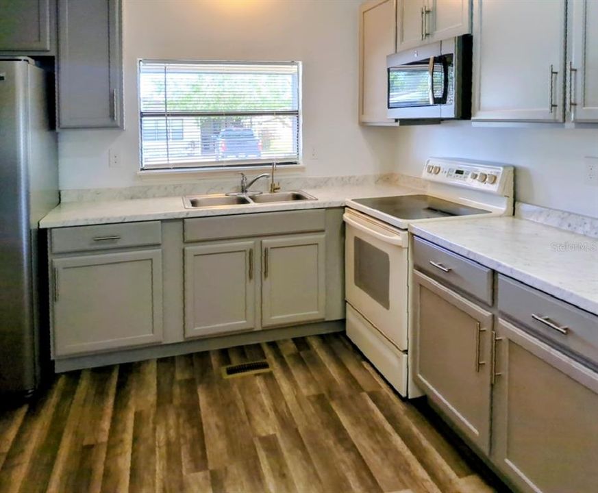 En Venta: $137,000 (2 camas, 2 baños, 864 Pies cuadrados)