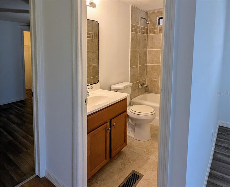 En Venta: $137,000 (2 camas, 2 baños, 864 Pies cuadrados)