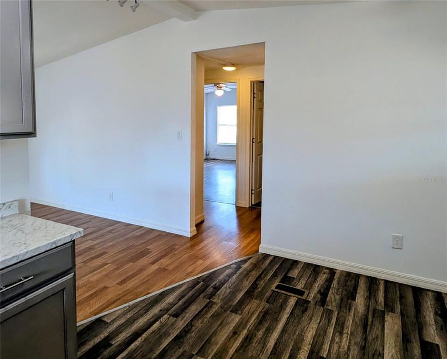 En Venta: $137,000 (2 camas, 2 baños, 864 Pies cuadrados)