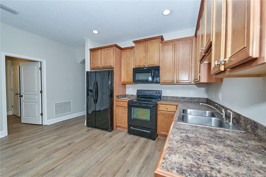 В аренду: $2,650 (4 спален, 3 ванн, 2535 Квадратных фут)