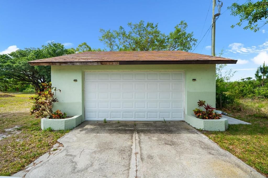 For Sale: $1,900,000 (5.01 acres)