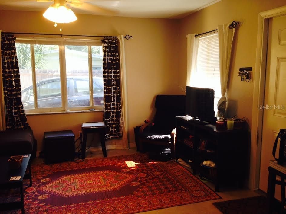 For Rent: $1,600 (2 beds, 1 baths, 750 Square Feet)