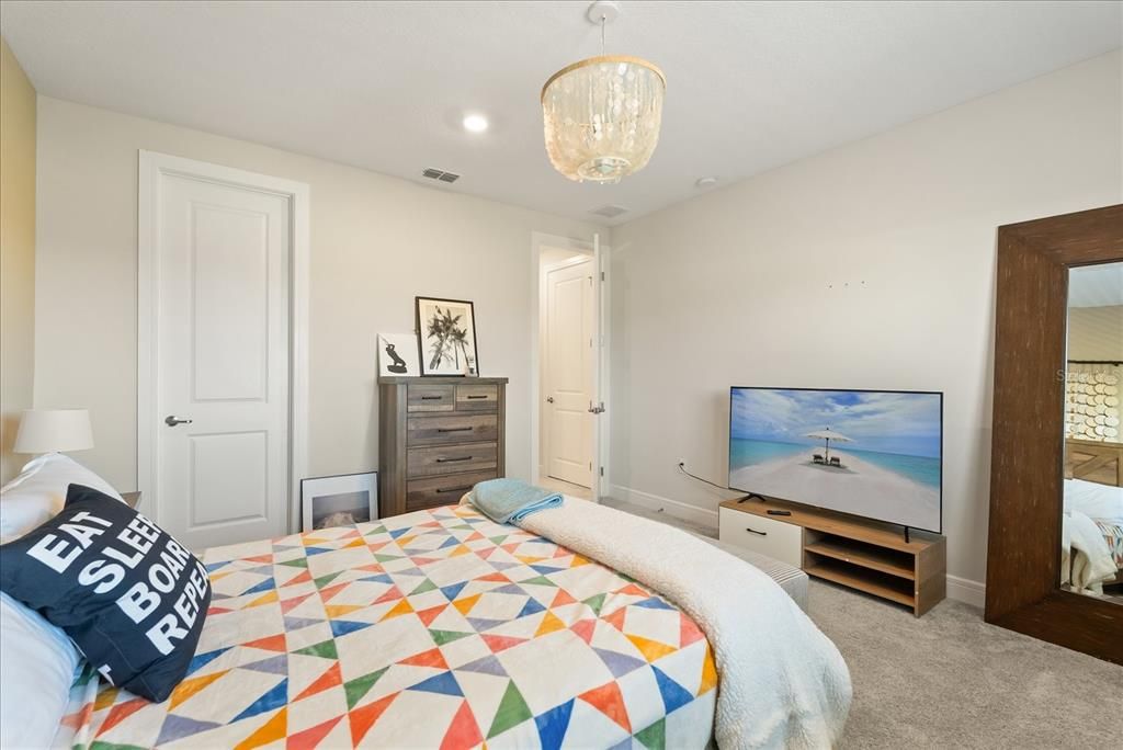 For Sale: $1,049,900 (5 beds, 4 baths, 3998 Square Feet)