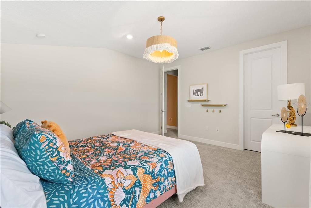 For Sale: $1,049,900 (5 beds, 4 baths, 3998 Square Feet)