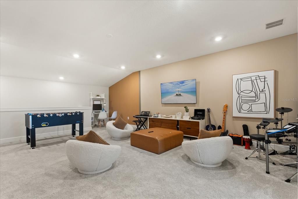 For Sale: $1,049,900 (5 beds, 4 baths, 3998 Square Feet)