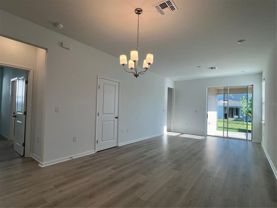 Active With Contract: $474,990 (4 beds, 3 baths, 1654 Square Feet)