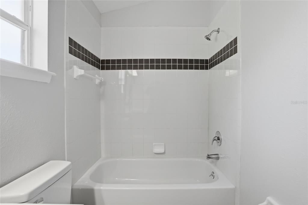 На продажу: $479,999 (5 спален, 2 ванн, 2598 Квадратных фут)
