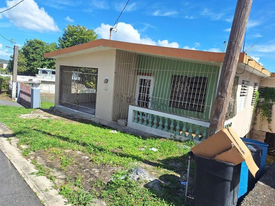 For Sale: $125,000 (3 beds, 2 baths, 947 Square Feet)