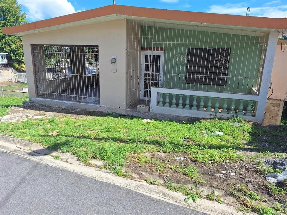 For Sale: $125,000 (3 beds, 2 baths, 947 Square Feet)