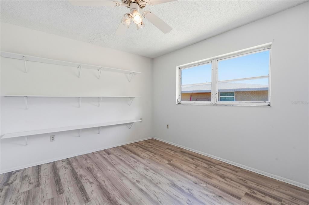 Activo con contrato: $395,000 (3 camas, 2 baños, 1844 Pies cuadrados)