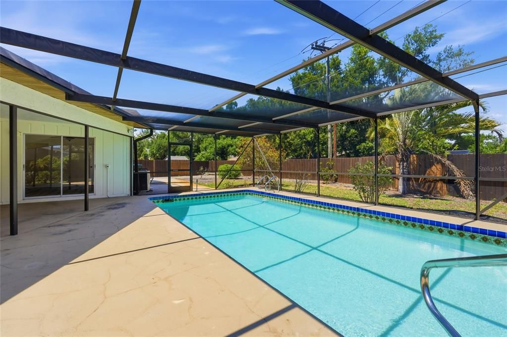 Activo con contrato: $395,000 (3 camas, 2 baños, 1844 Pies cuadrados)