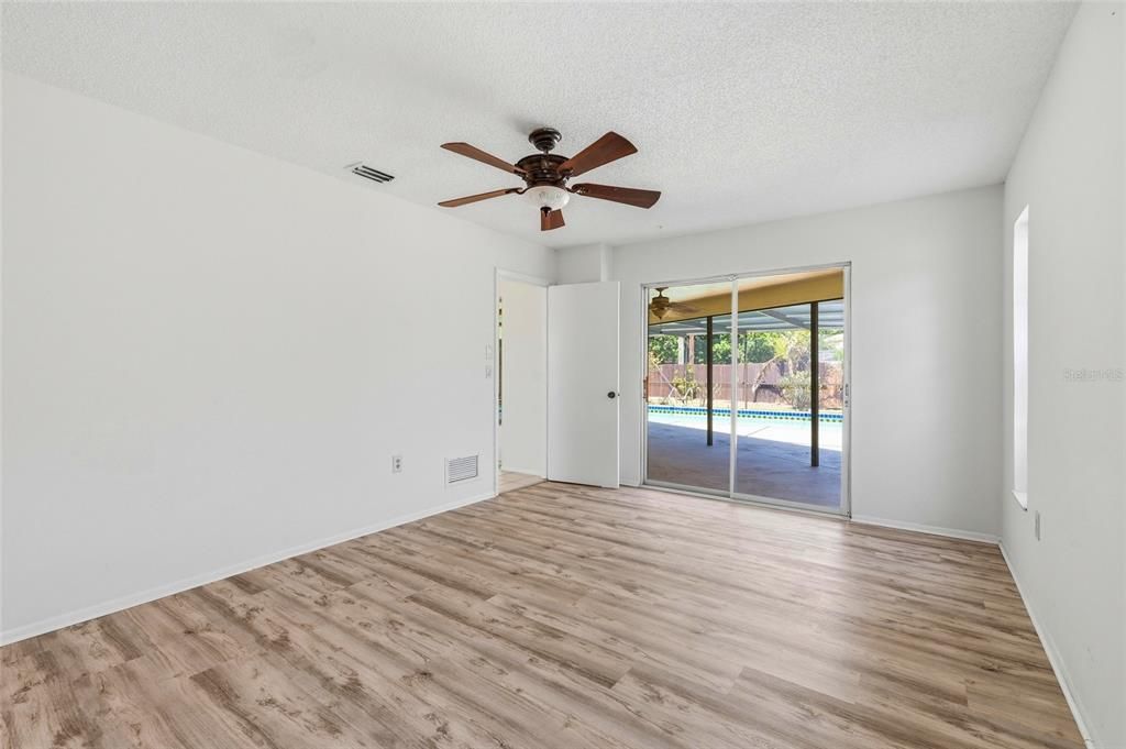 Activo con contrato: $395,000 (3 camas, 2 baños, 1844 Pies cuadrados)