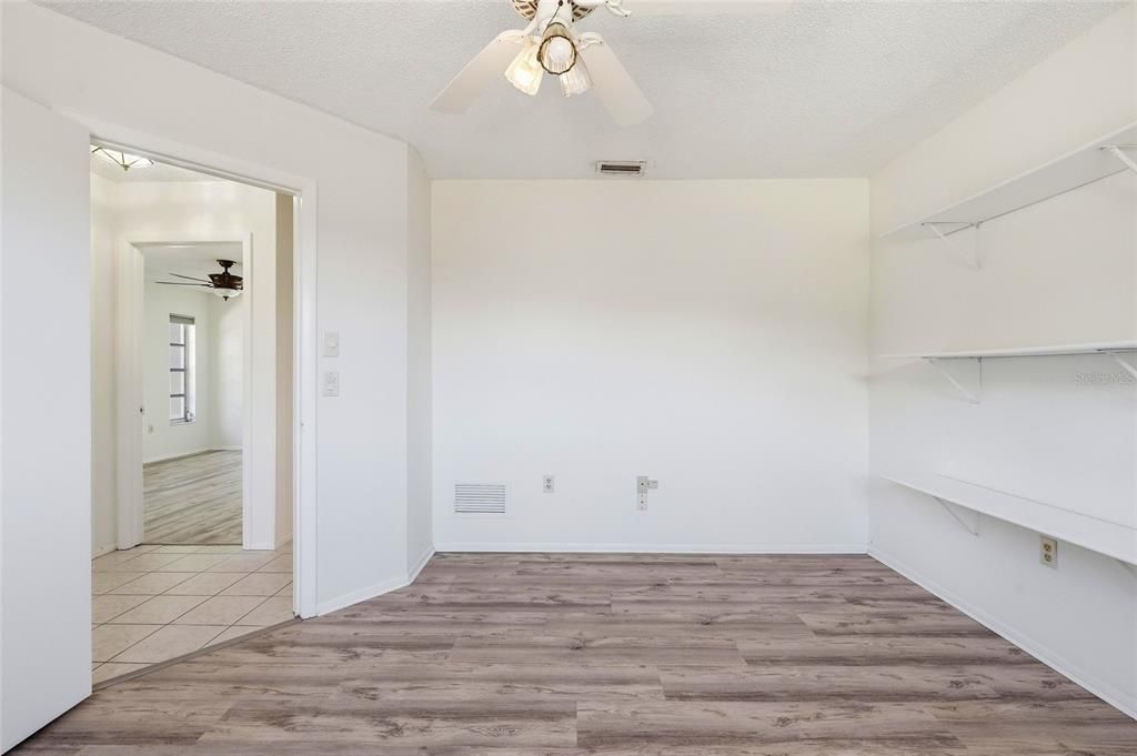 Activo con contrato: $395,000 (3 camas, 2 baños, 1844 Pies cuadrados)