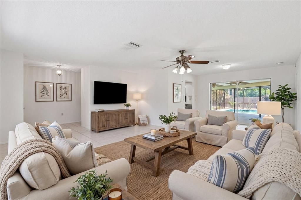 Activo con contrato: $395,000 (3 camas, 2 baños, 1844 Pies cuadrados)