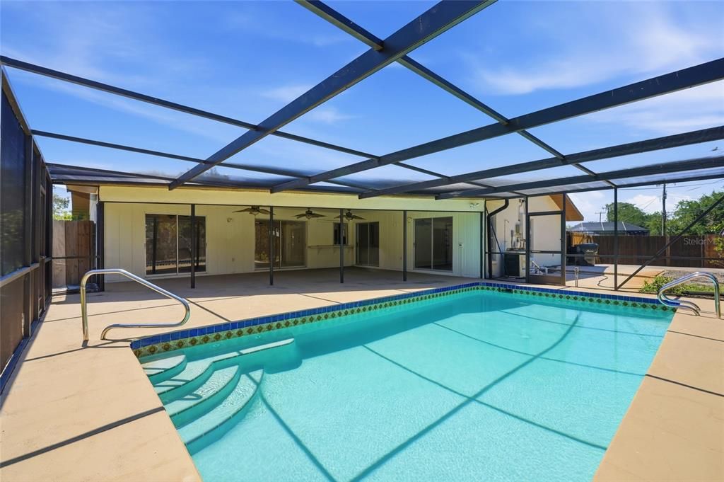 Activo con contrato: $395,000 (3 camas, 2 baños, 1844 Pies cuadrados)