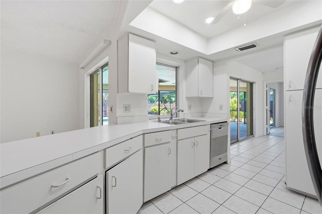 Activo con contrato: $395,000 (3 camas, 2 baños, 1844 Pies cuadrados)