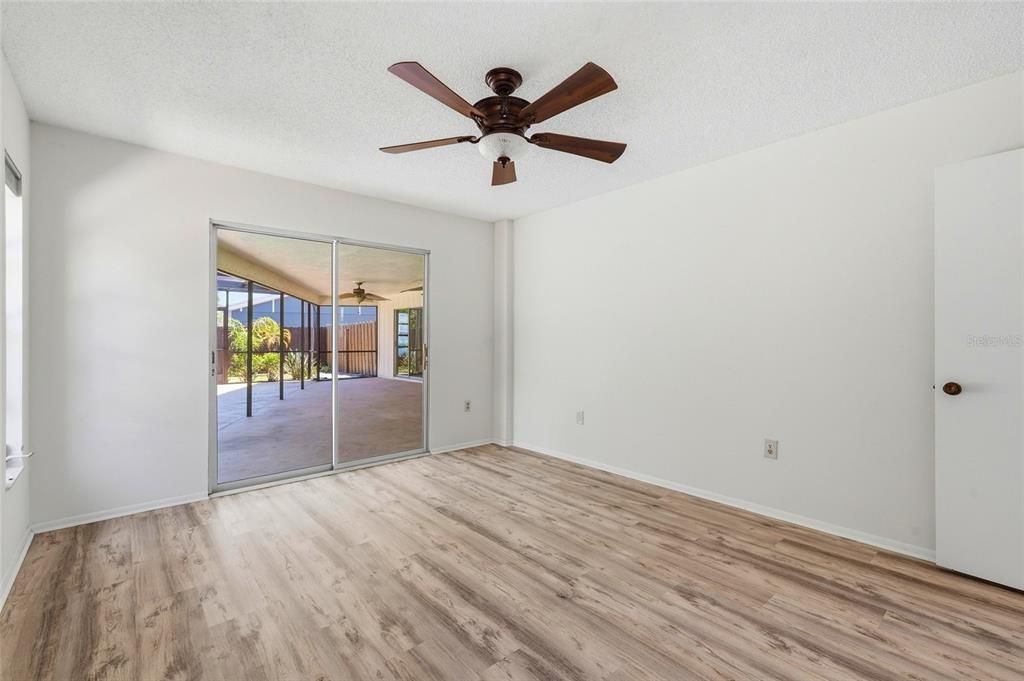 Activo con contrato: $395,000 (3 camas, 2 baños, 1844 Pies cuadrados)
